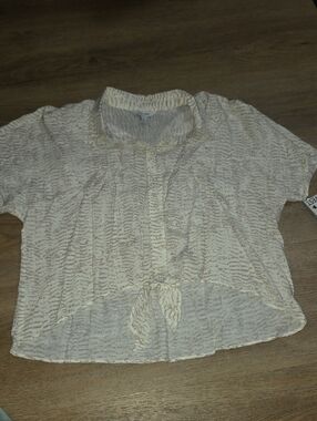Nine West Cream Short-Sleeve Tie-Front Blouse Subtle Beige Print Cropped Front